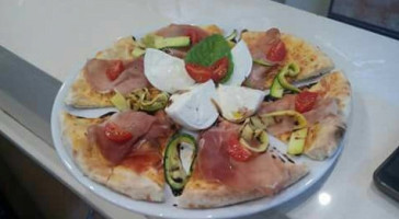 Arte Pizza Di Acquaviva Antonio food