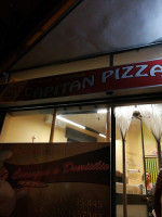 Capitan Pizza food