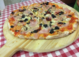 La Pizza A Casa food