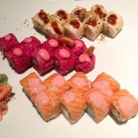 133 Sushi Club food