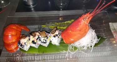 Zumi Sushi food