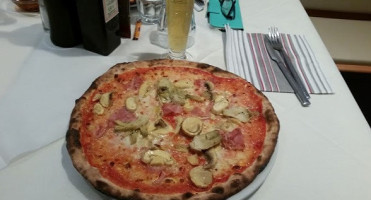 Pizzeria Veneziana food