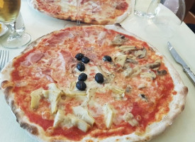 Pizzeria Moderno food