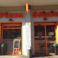 Pizza Sfizio outside