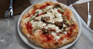 Graziuso Pizzeria food