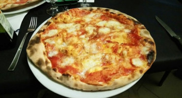 Pizzeria La Liberta' Prato food