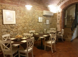 Osteria Il Boccon Di Vino inside