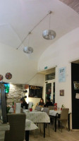 Pizza In Trastevere inside