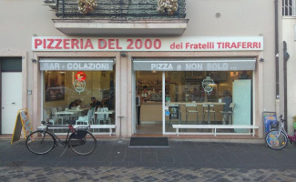 Pizzeria Del 2000 outside