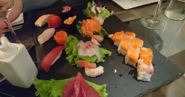 Meì Soulful Sushi food