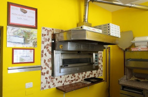 Sapori Di Pizza inside