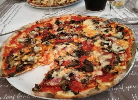 Pizzeria L'oasi food