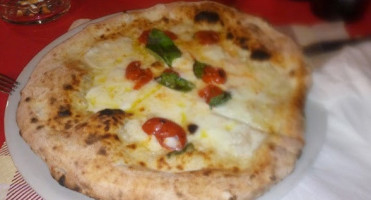 Pizza Margherita food