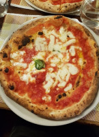 Pizza Margherita food