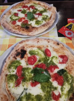 Pizza Margherita food