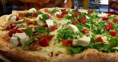 Metropizza Da Nonna Bomba food