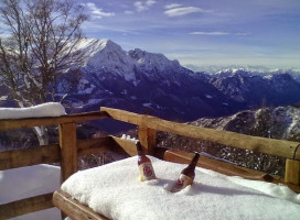 Rifugio Buzzoni outside