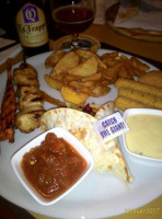 Genny's Pub food