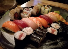 Noi Sushi Japanese Cuisine Lounge food