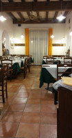 Pizzeria E Trattoria Holiday inside