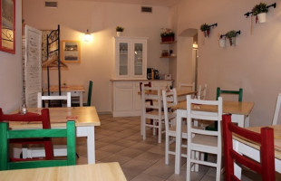 E Pizzeria Al Peperone Rosso inside