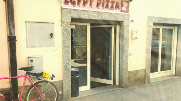 Egypt Pizza outside