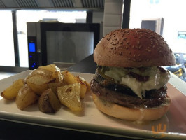 Fatto-bene Burger food