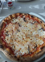 Luna Rossa Pizzeria food