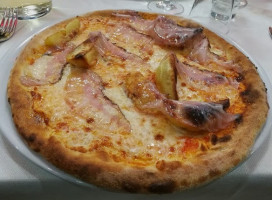 Luna Rossa Pizzeria food