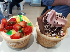 Fru Fru Gelateria food