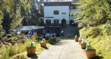 Rifugio Disolin Alpe Di Paglio outside