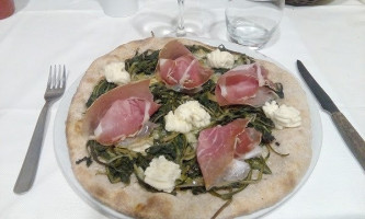 Pizzeria La Lucciola food