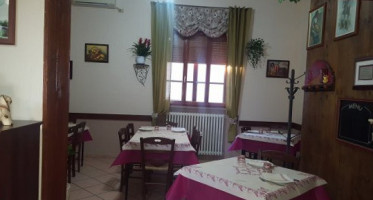 Trattoria Da Pascucci inside