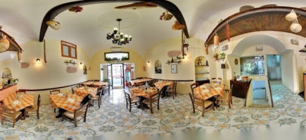 Trattoria Italia inside