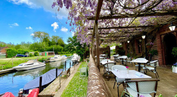 Fordwich Arms outside