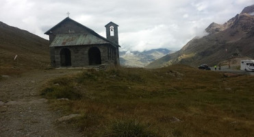 Rifugio Berni outside