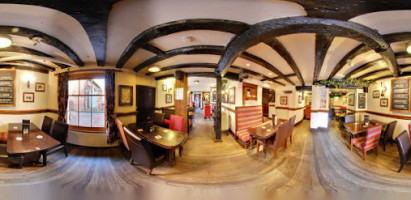 The Farriers Arms inside