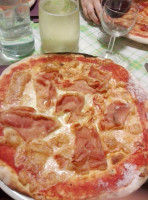 Pizzeria Montenero food