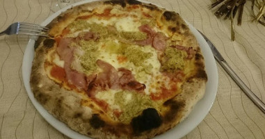 Pizzeria Castel Chiaramonte food