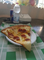 Erny's Pizza food