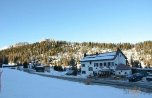 Rifugio Ten. G. Fabbro outside