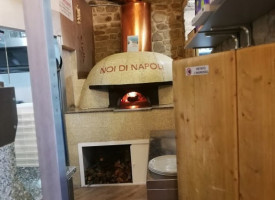 Noi Di Napoli inside