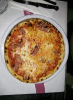 Unduetre Pizza food