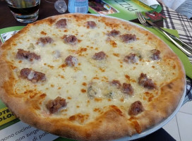 Pizza Golosa food