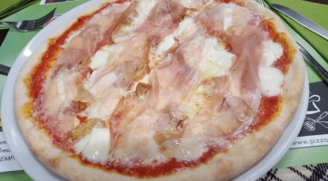 Pizza Golosa food