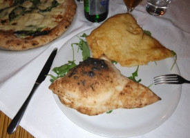 Pizzeria Vuolo food