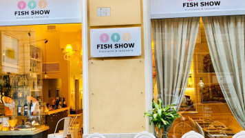 Fish Show inside