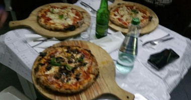 Pizza Pazza A Pezzi Per I Pazzi Della Pizza food