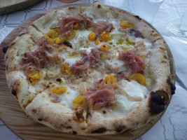 Pizza Pazza A Pezzi Per I Pazzi Della Pizza food