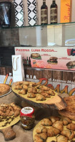 Luna Rossa Pizzeria food